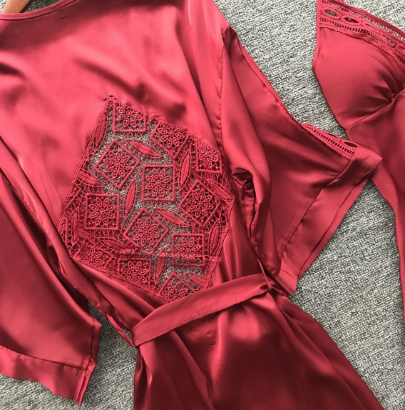 Two-Piece Long-Sleeved Pajama Set With Chest Pad