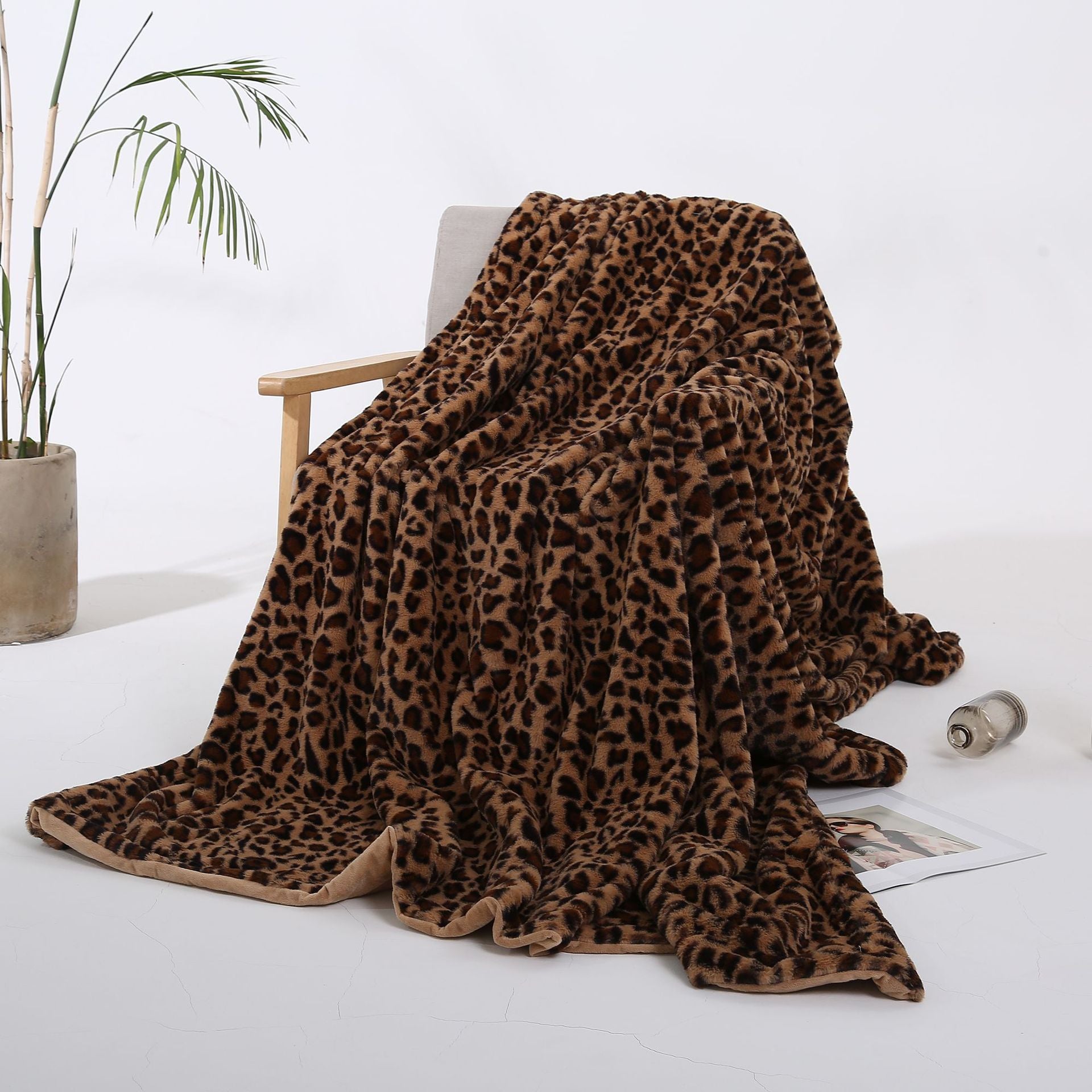 Leopard Pattern Short Plush Blankets