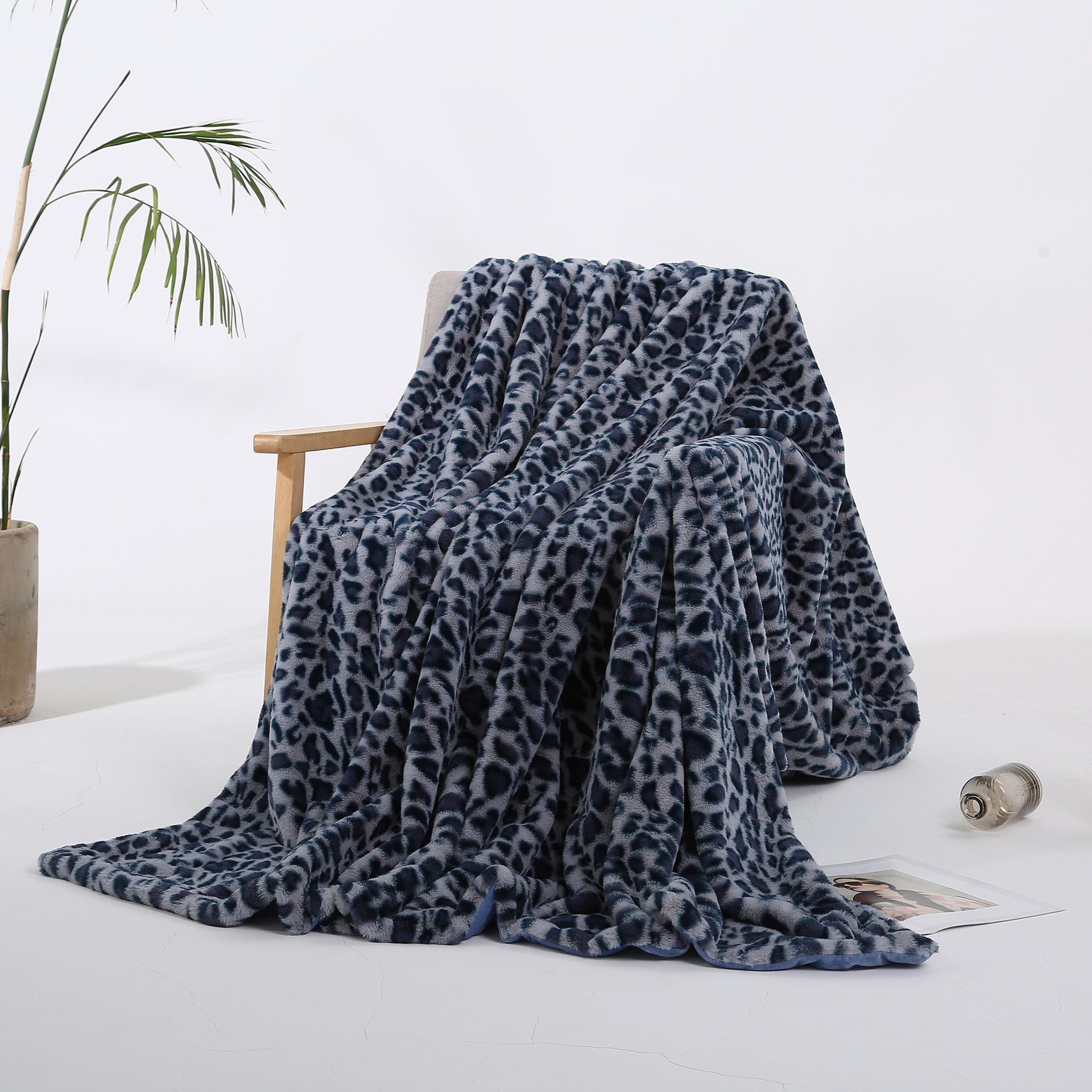 Leopard Pattern Short Plush Blankets