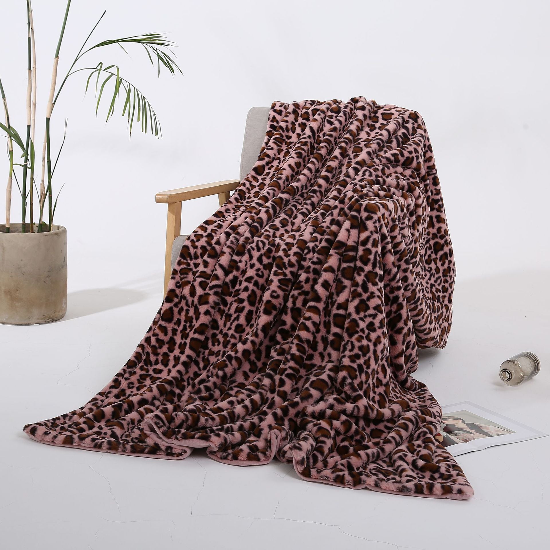 Leopard Pattern Short Plush Blankets
