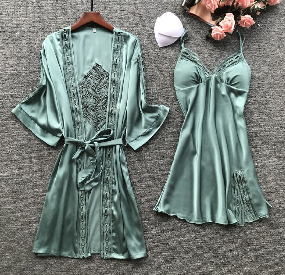 Two-Piece Long-Sleeved Pajama Set With Chest Pad