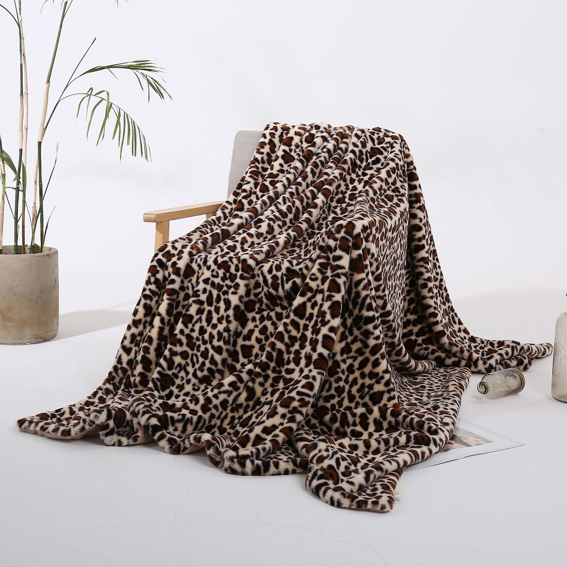 Leopard Pattern Short Plush Blankets