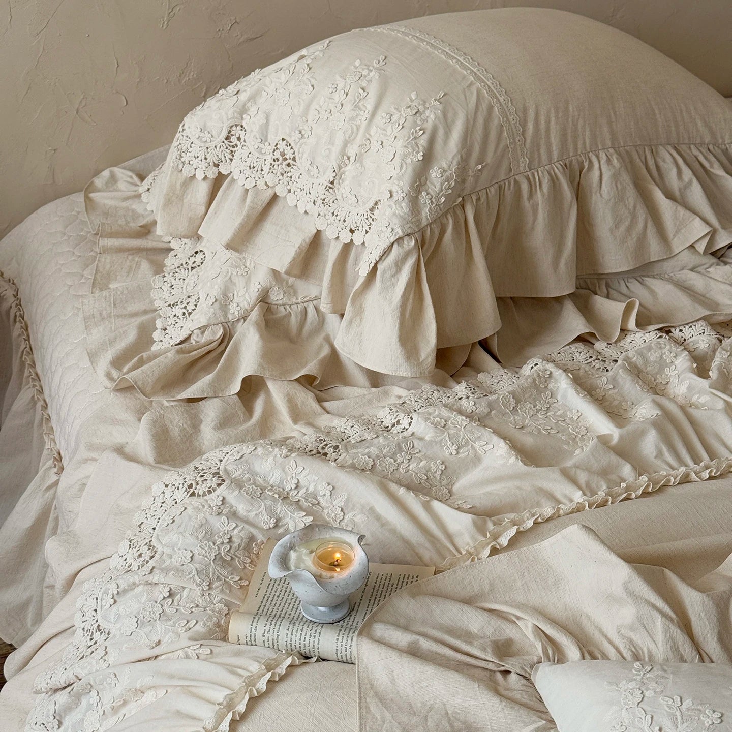 Romantic French Double Layer Lace Ruffles Bedding Set 20% Ramie, 80% Cotton Duvet Cover Set Quilted Bedspread Pillowcases
