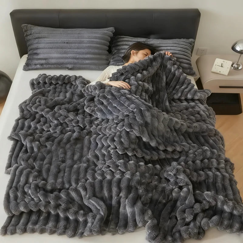 Striped Throw Blanket - 250GSM Soft & Warm Fluffy Blanket
