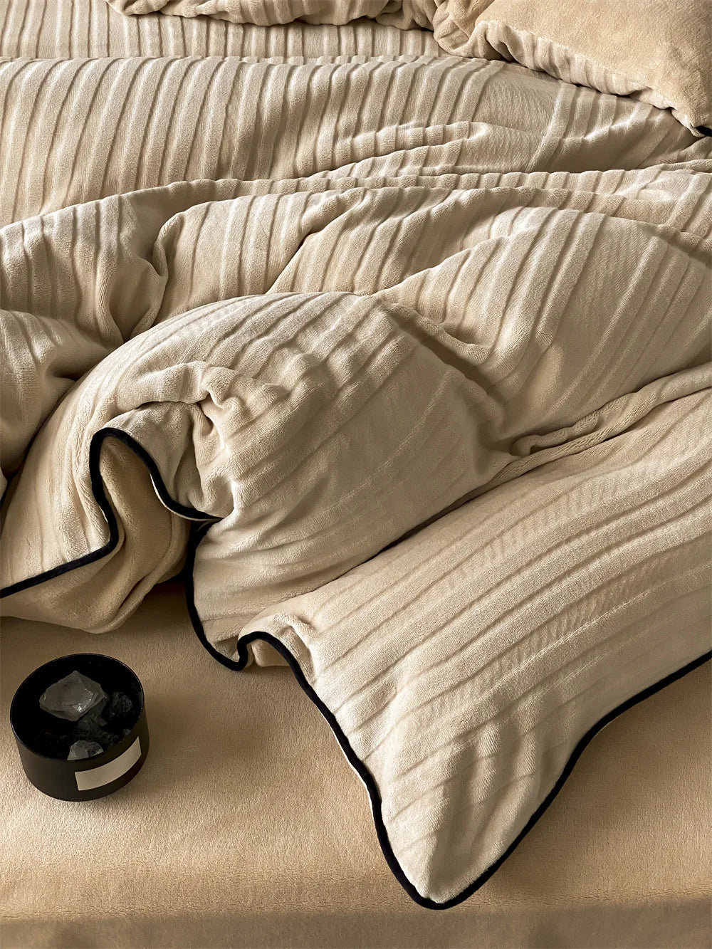 Thickened Warm Light Luxury Simple Carved Fleece Four-Piece Set Milk Fleece Bed Sheet Quilt Cover