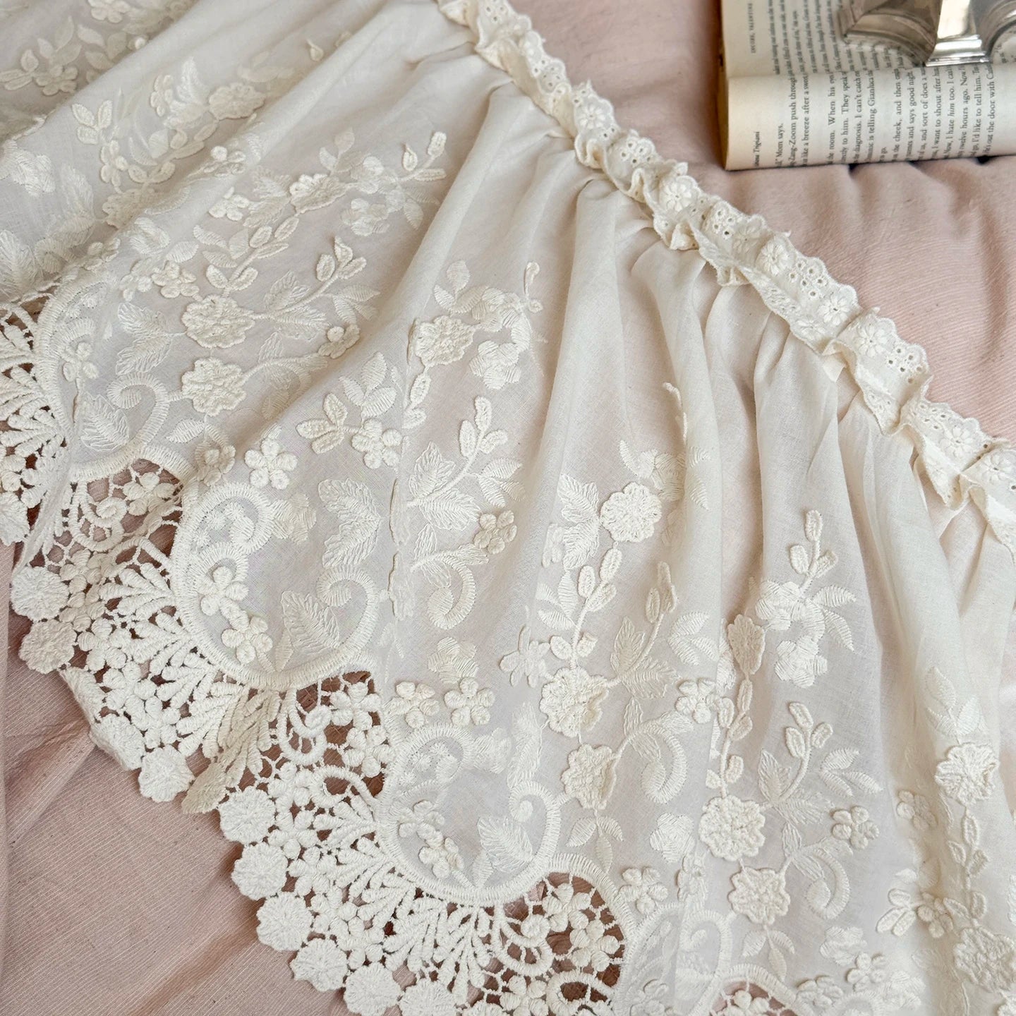 Romantic French Double Layer Lace Ruffles Bedding Set 20% Ramie, 80% Cotton Duvet Cover Set Quilted Bedspread Pillowcases
