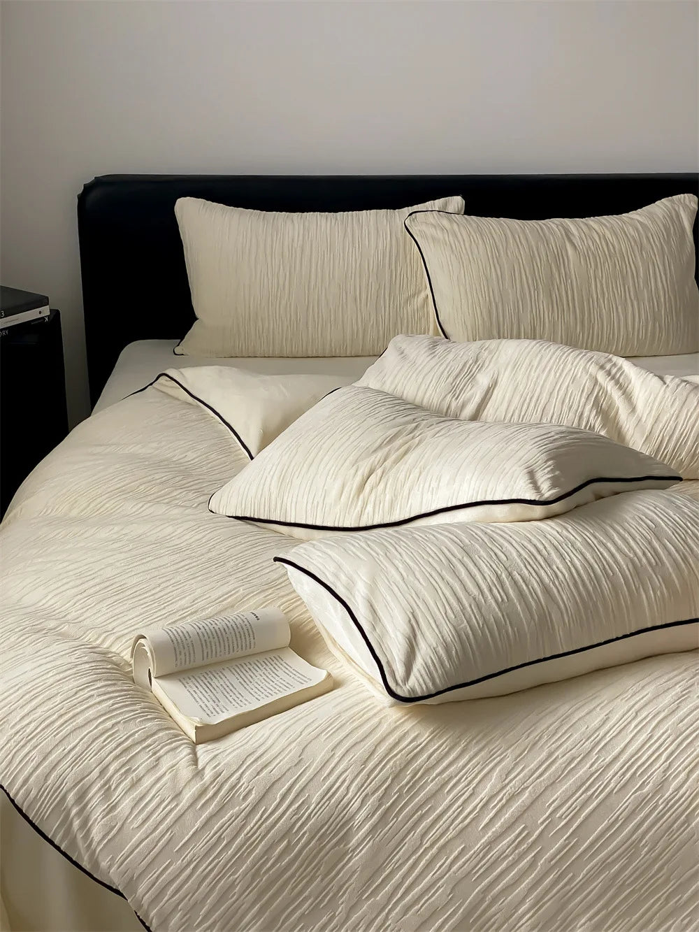 Thickened Warm Light Luxury Simple Carved Fleece Four-Piece Set Milk Fleece Bed Sheet Quilt Cover