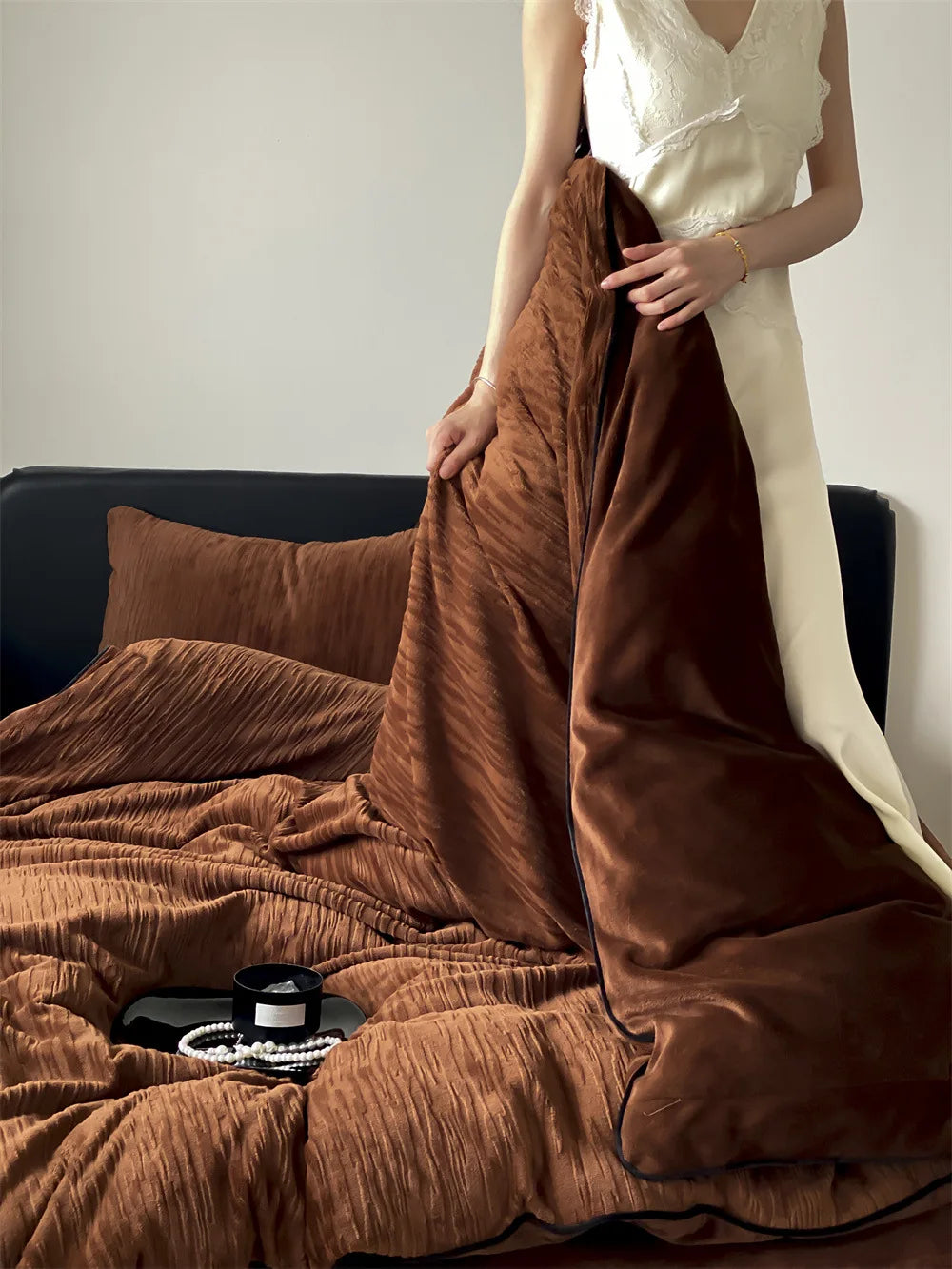 Thickened Warm Light Luxury Simple Carved Fleece Four-Piece Set Milk Fleece Bed Sheet Quilt Cover