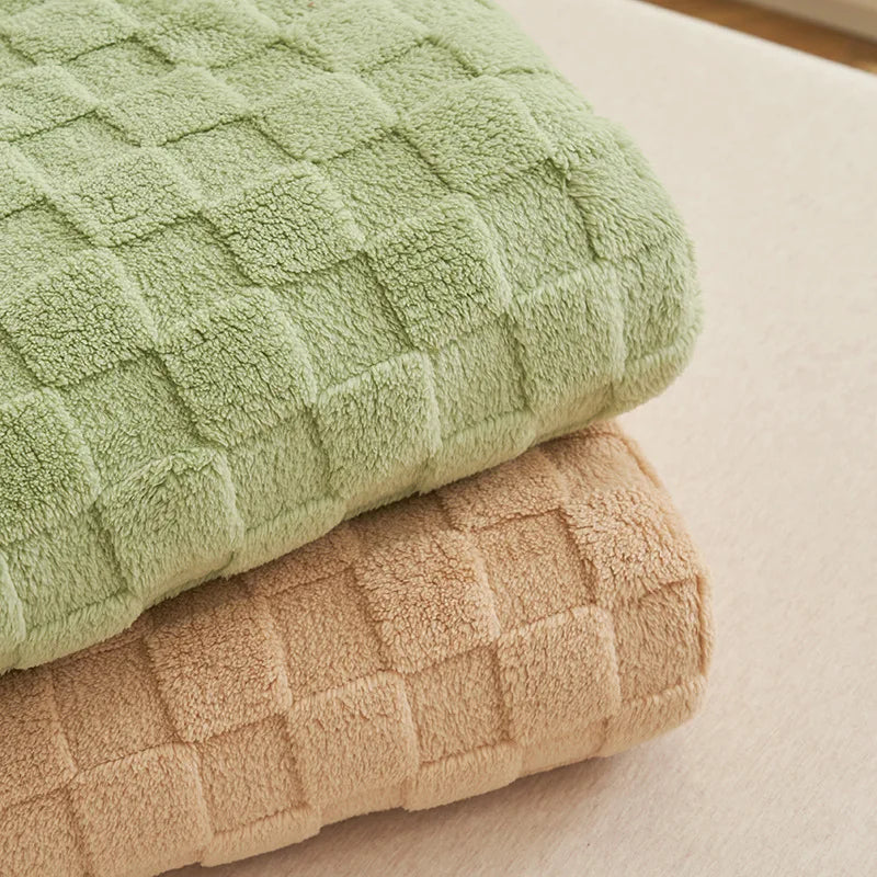 Thick Checkered Fleece Blanket
