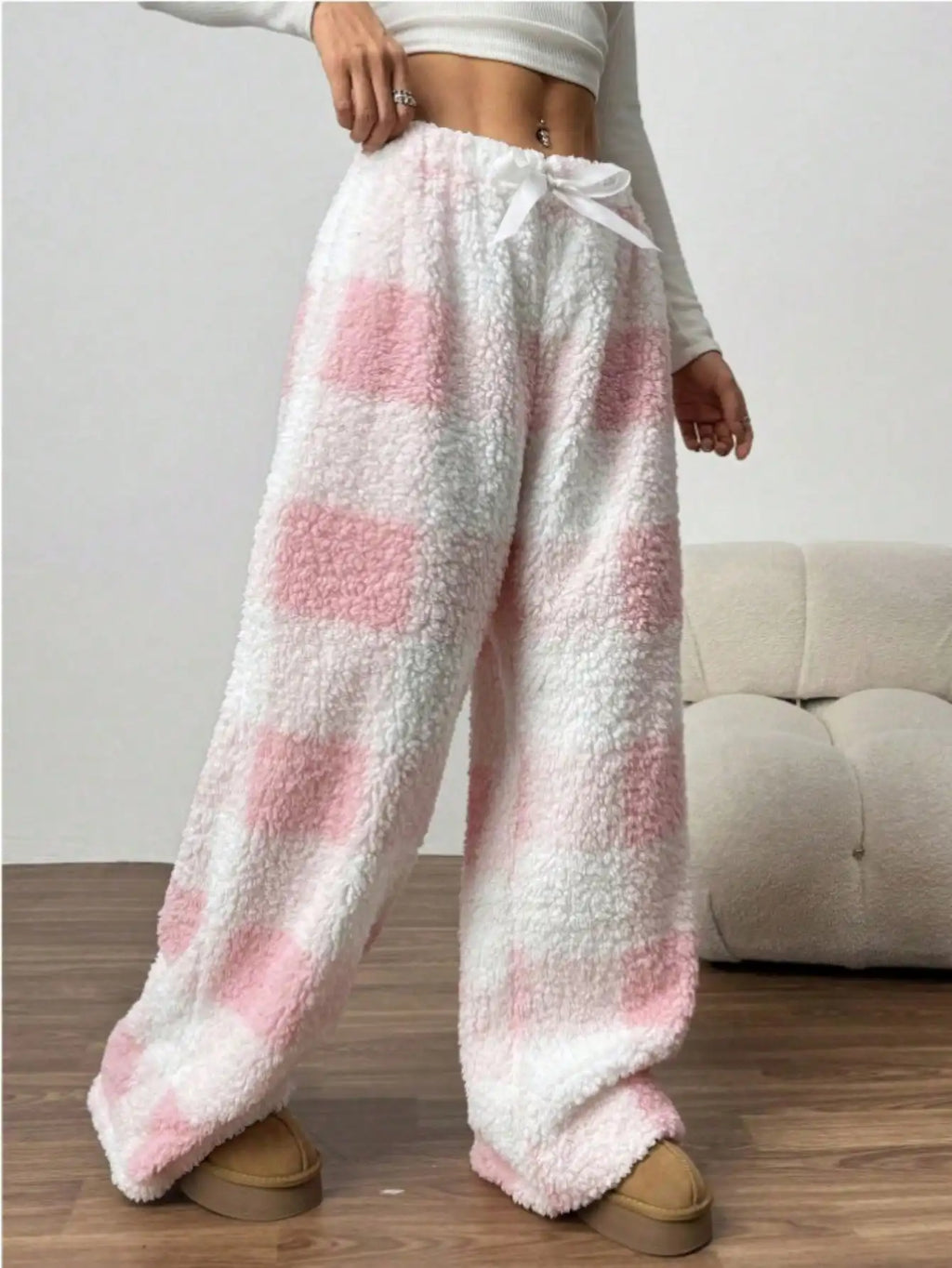 A Pair Of Women’s Loose Casual Checked Pants Fleece Lounge Pants