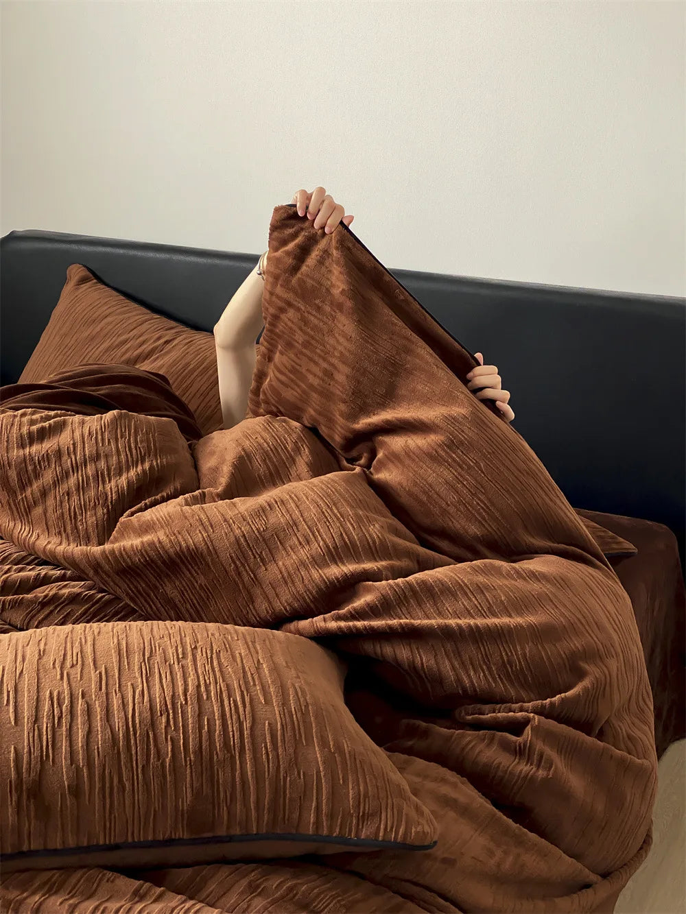 Thickened Warm Light Luxury Simple Carved Fleece Four-Piece Set Milk Fleece Bed Sheet Quilt Cover