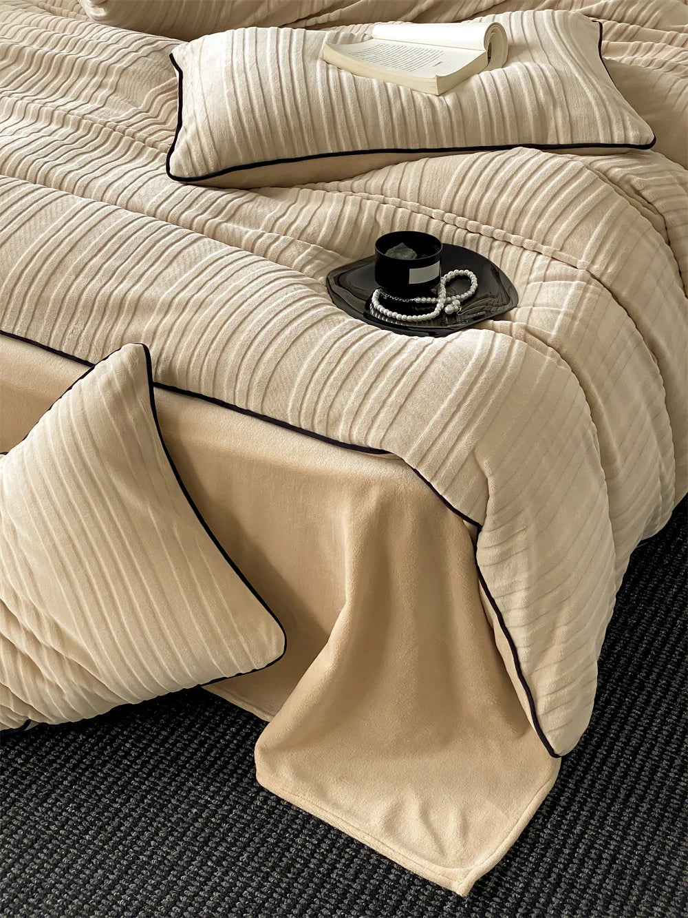 Thickened Warm Light Luxury Simple Carved Fleece Four-Piece Set Milk Fleece Bed Sheet Quilt Cover