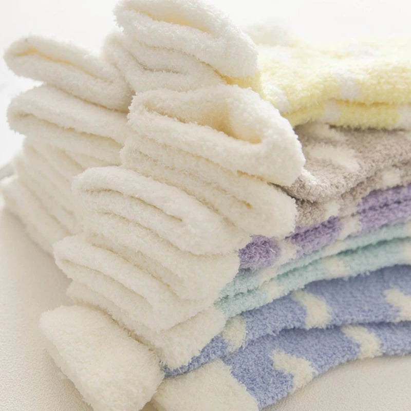 Mid-Tube Candy Colored Heart Printed Thick Plush Socks