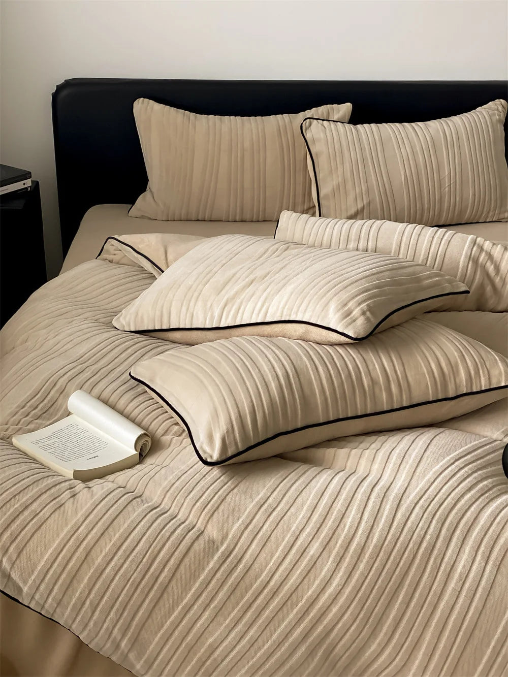 Thickened Warm Light Luxury Simple Carved Fleece Four-Piece Set Milk Fleece Bed Sheet Quilt Cover