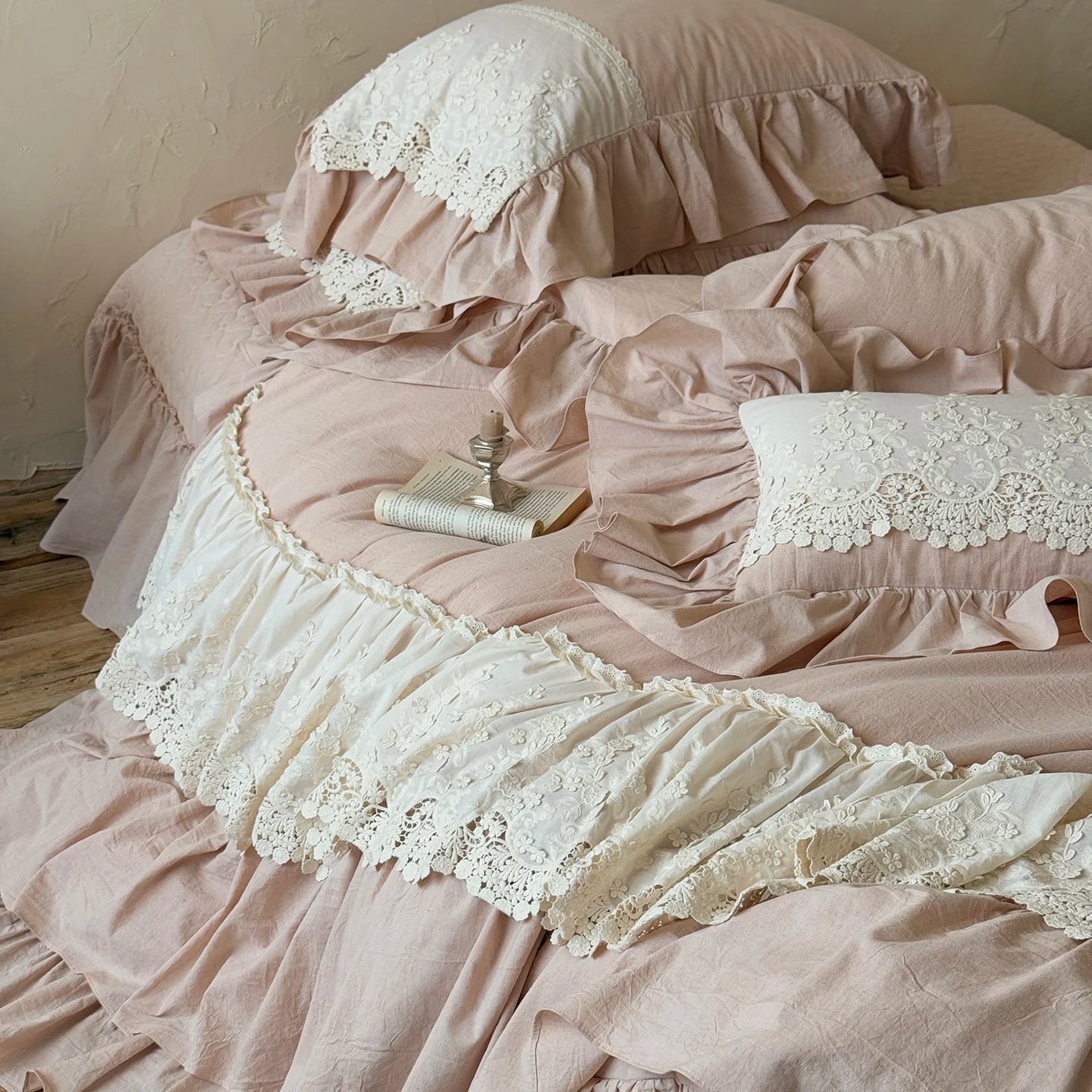 Romantic French Double Layer Lace Ruffles Bedding Set 20% Ramie, 80% Cotton Duvet Cover Set Quilted Bedspread Pillowcases
