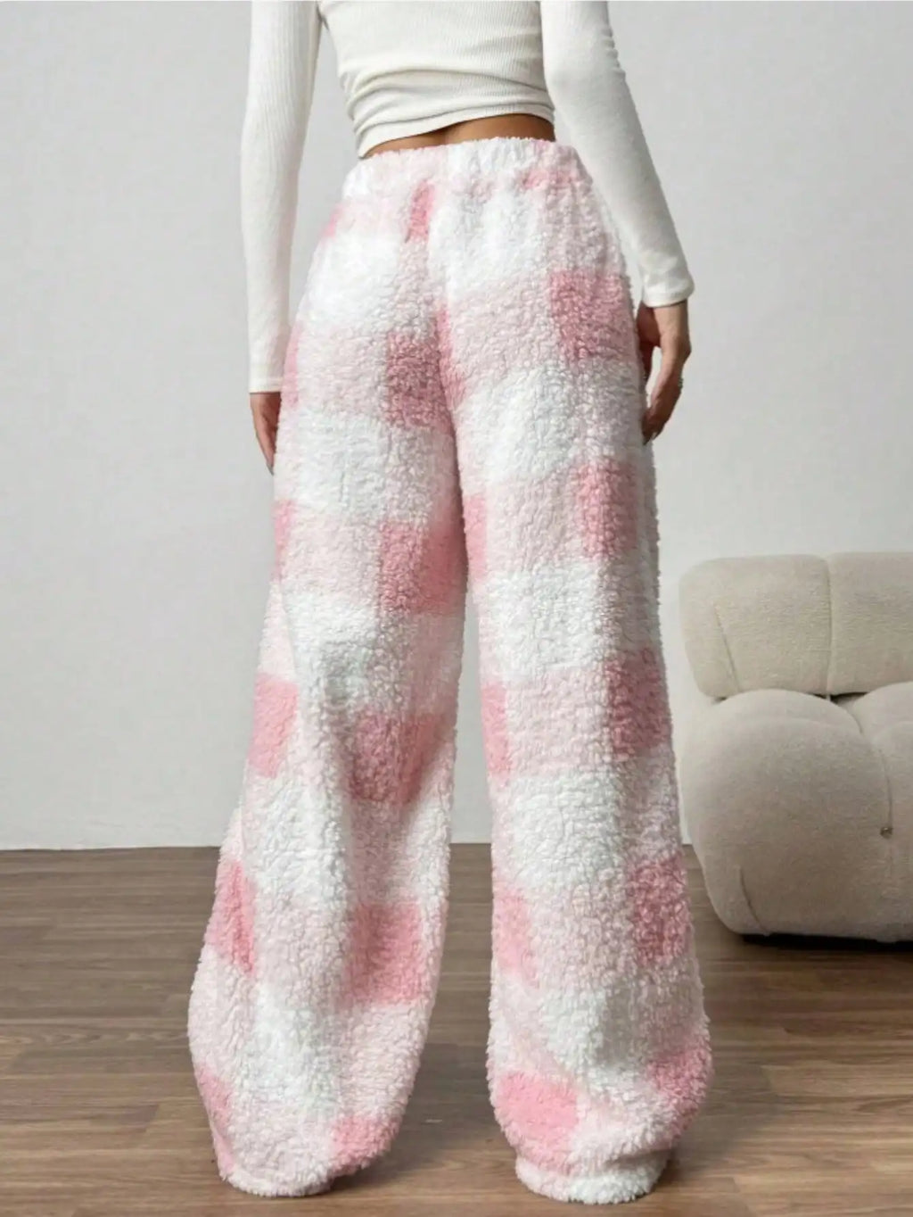 A Pair Of Women’s Loose Casual Checked Pants Fleece Lounge Pants